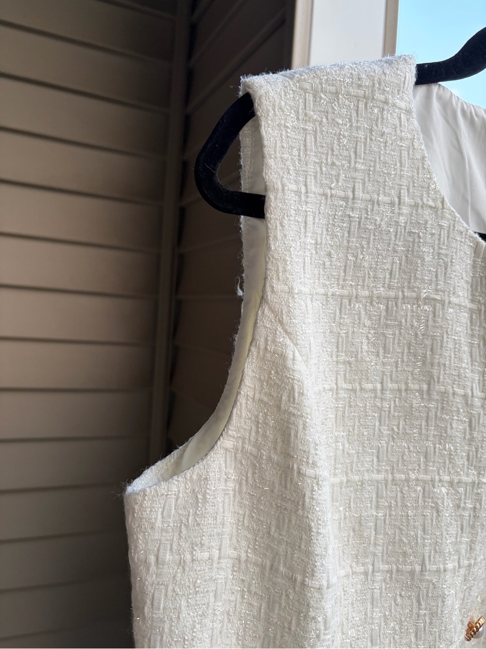 🆕🥥AQUA NWT White Tweed Mini Shift Dress Pearl Gold Buttons Pockets Size L Office - Picture 10 of 17
